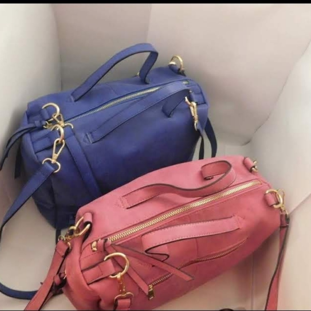 Medium sz Blue duffle bag!